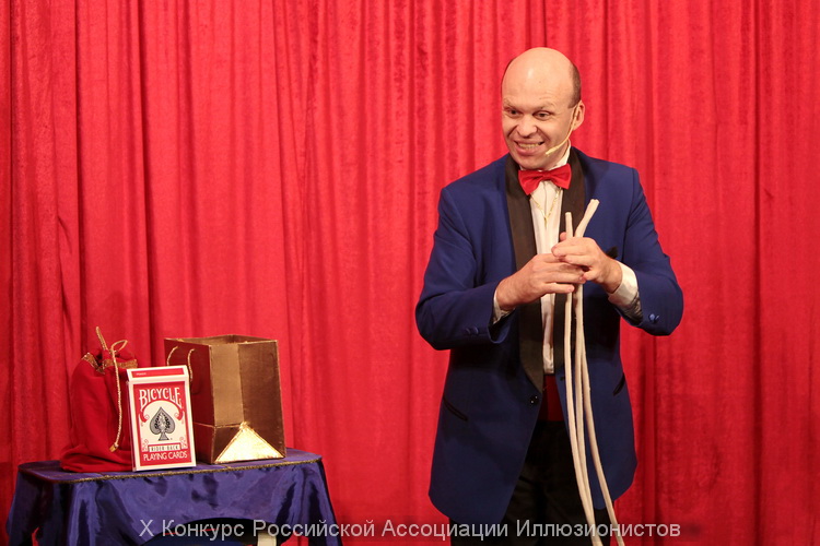 Номер Владислава Колмыкова на Х Открытом конкурсе РАИ, апрель 2010. Фото И.Онищенко